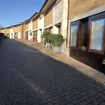 Zulu Mews